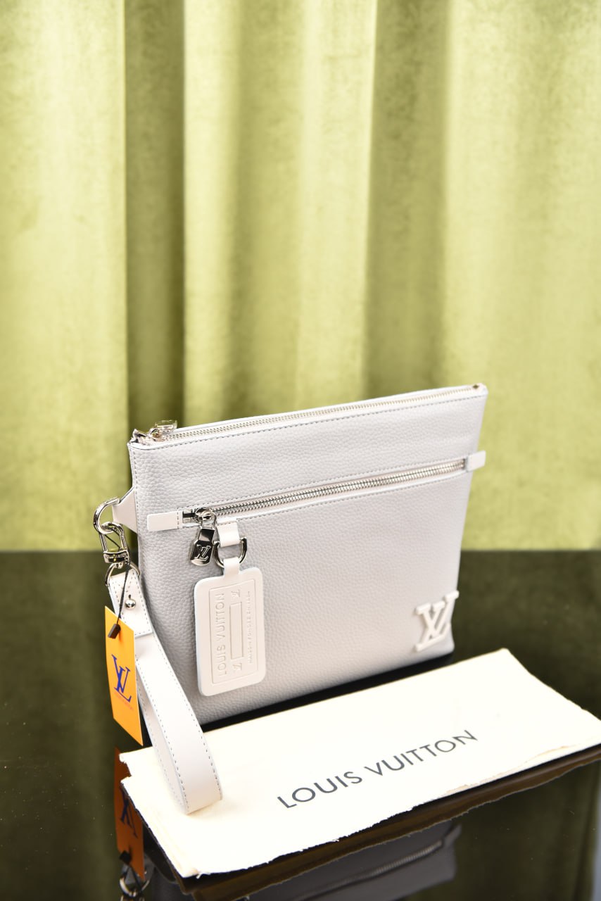 لوي فيتون (9 ألوان) - Louis Vuitton Takeoff Pouch