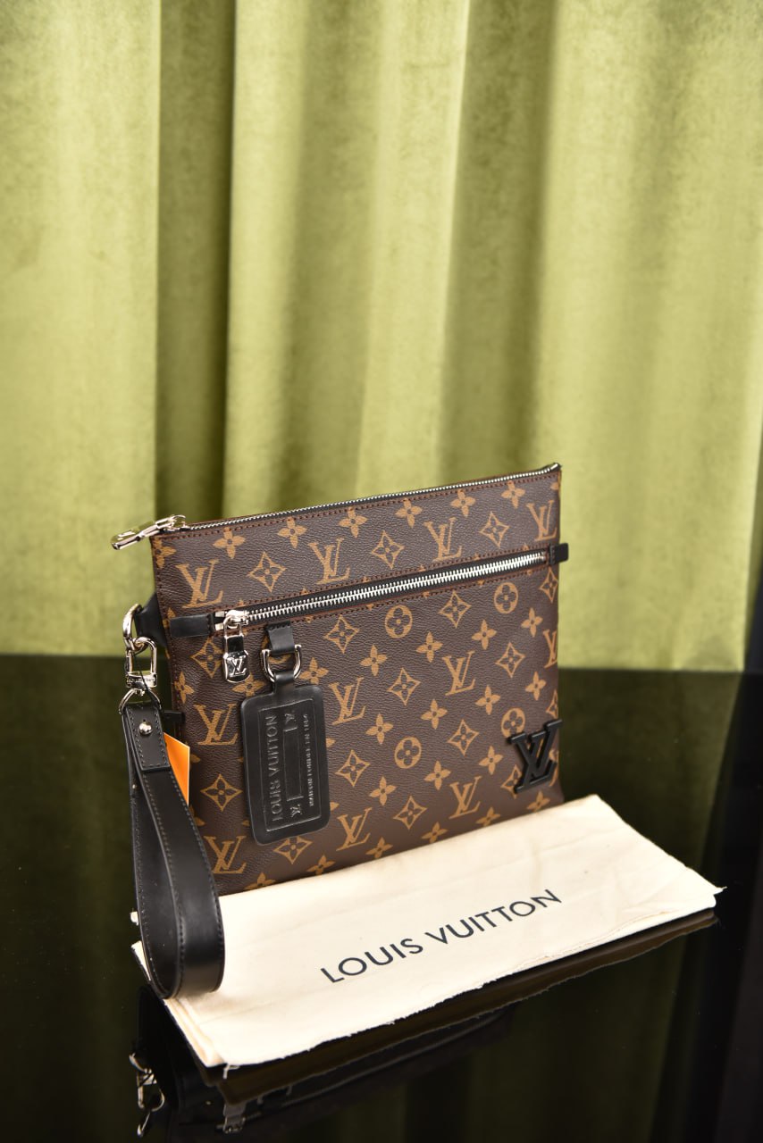 لوي فيتون (9 ألوان) - Louis Vuitton Takeoff Pouch