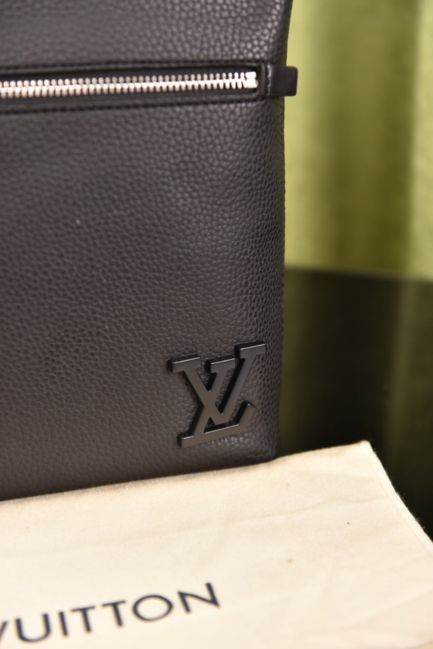 لوي فيتون (9 ألوان) - Louis Vuitton Takeoff Pouch