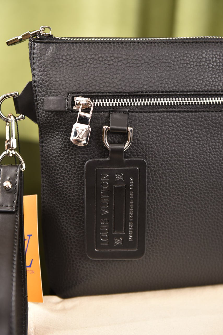 لوي فيتون (9 ألوان) - Louis Vuitton Takeoff Pouch
